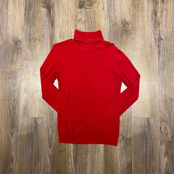 Red turtleneck - Picture 4 of 4